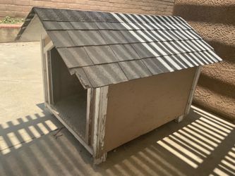 Medium to large sized dog house