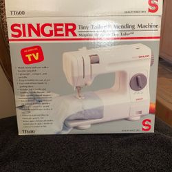 SINGER Tiny Tailor Mending Machine 