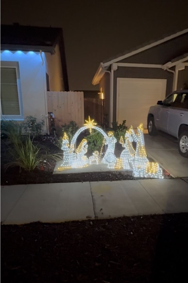 Nativity Light Up Yard Set