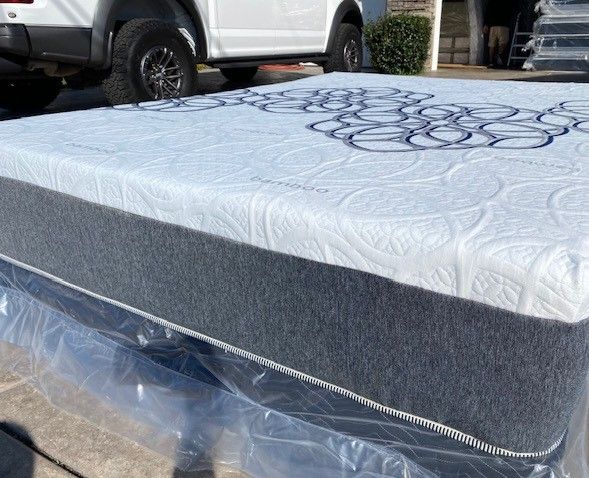 Queen Bamboo Cool Gel Memory Foam!!