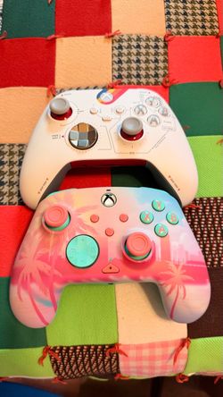 Xbox Series X controllers