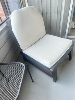 Outdoor Patio Lounge Chair with Cushions – good Condition