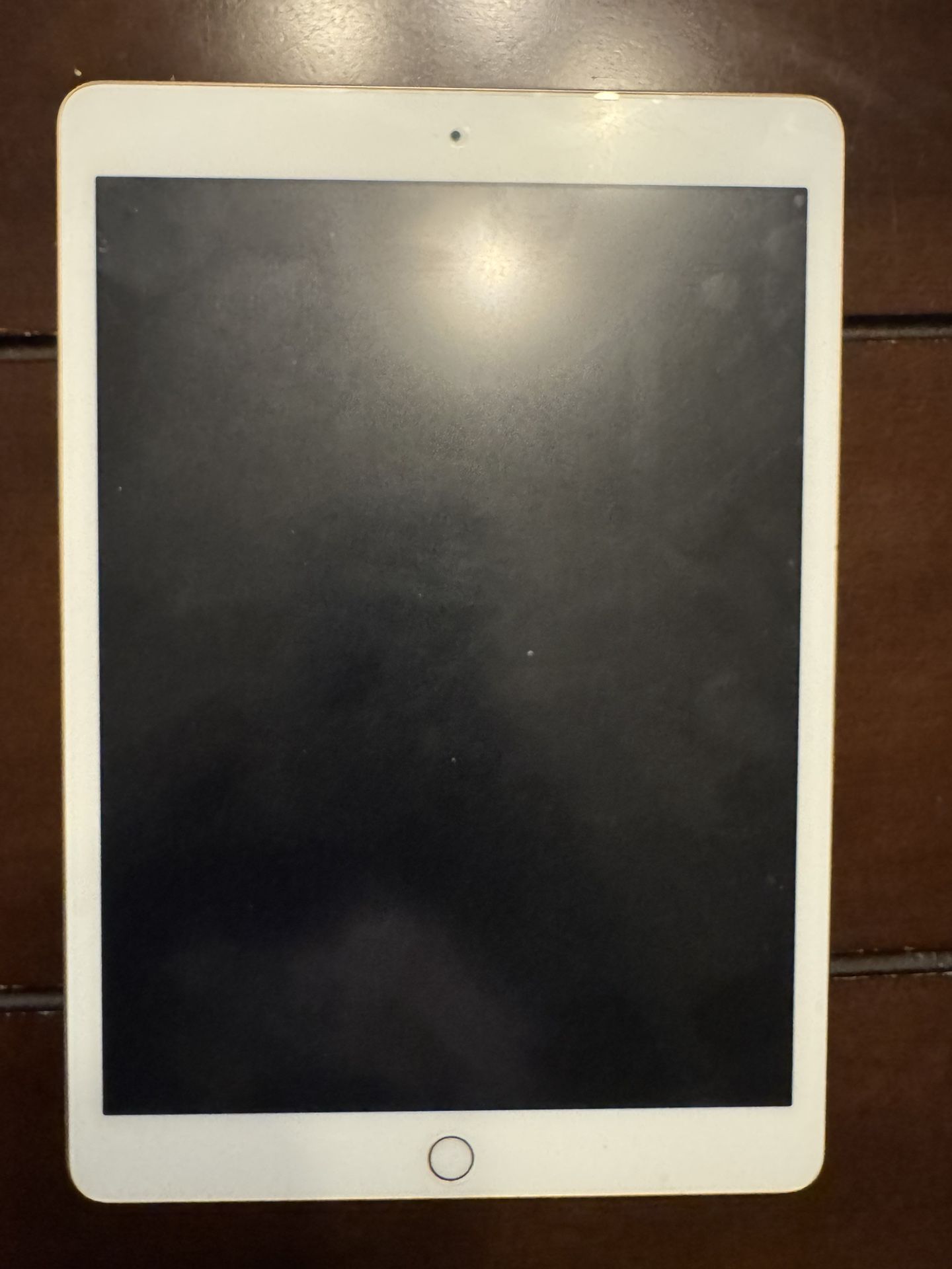 Apple IPad 7th generation (32GB) w/ screen protector . Factory reset