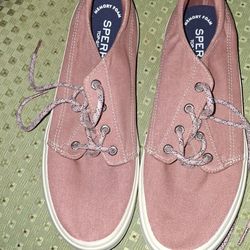 Sperry shoes slip resistant. size :9