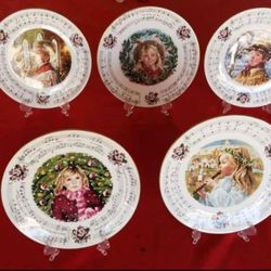 Royal Doulton Bone China Christmas Carols Plates set of 5 plates from series of 6 plates 1983, 1984, 1985, 1987 and 1988 A70V596
