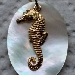 GP Seahorse On MOP Pendant 
