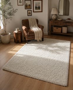 Fluffy rug / carpet (8 feet x 5 feet 3 inches)