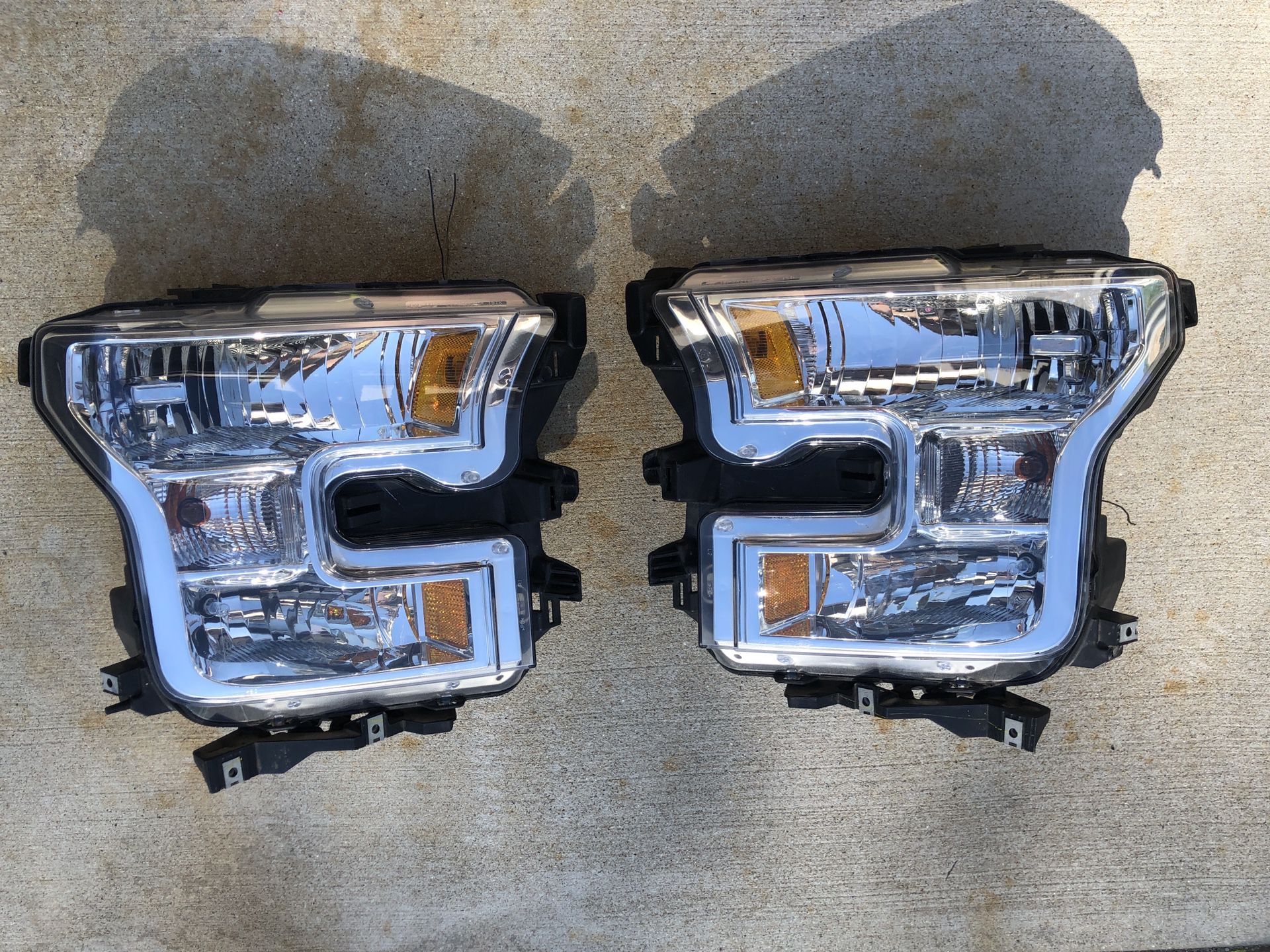 Headlights Ford F150  2015 Perfect Condition