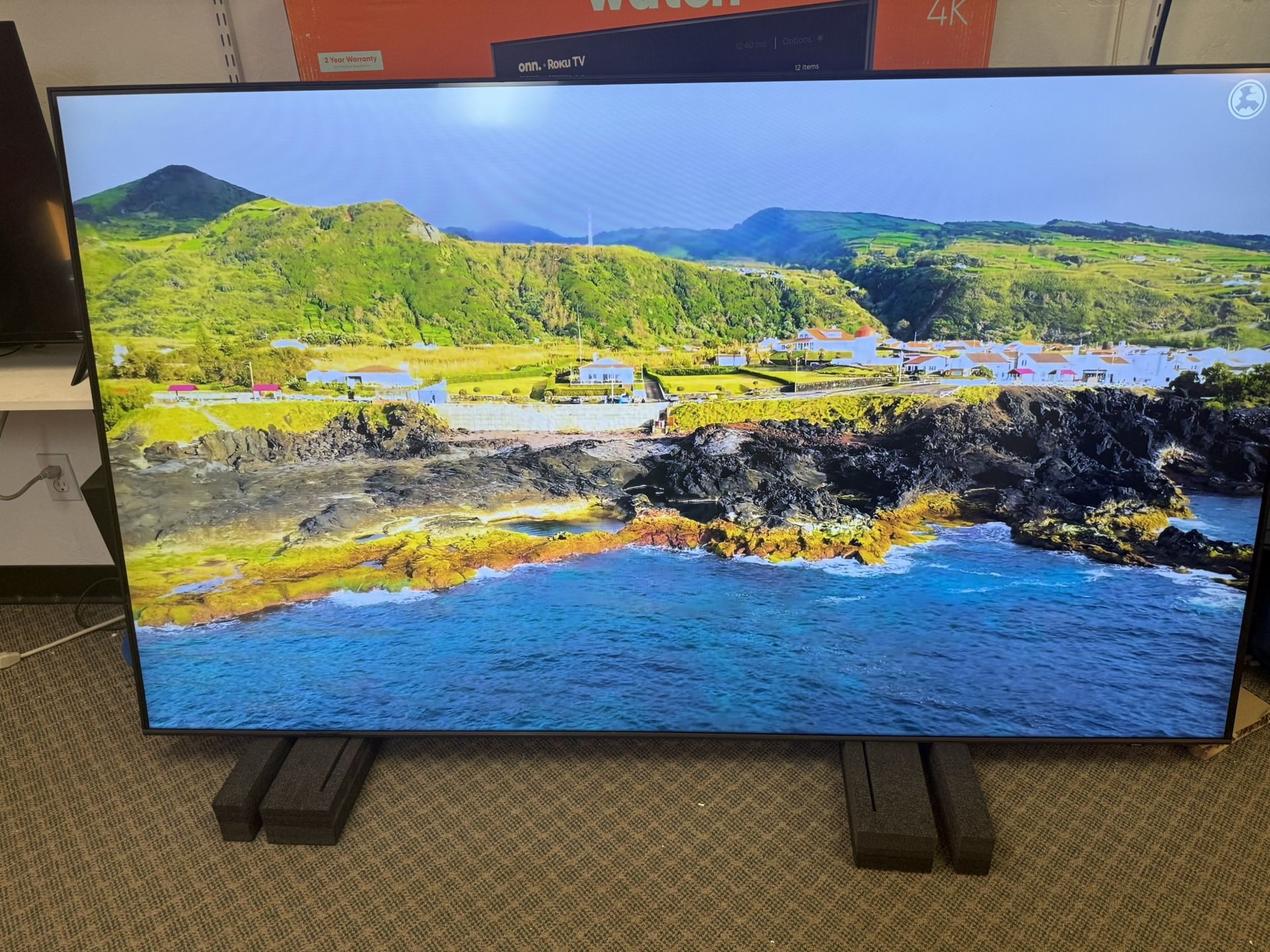 85 Tv Samsung Smart 4K Hdtv Free Delivery Small Blemish Left Corner Of Screen Barely Noticeable $55 Down On Financing