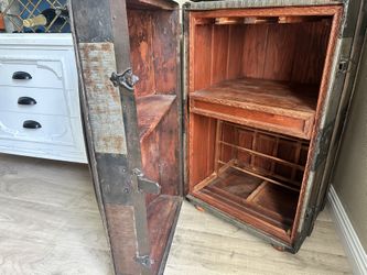 Vintage Chest Wine bar
