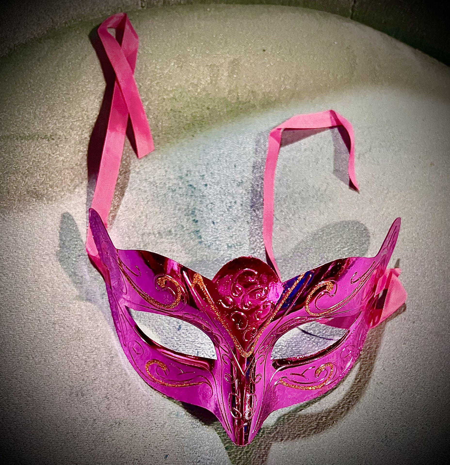 Beautiful pink metallic masquerade ball mask, brand, new item