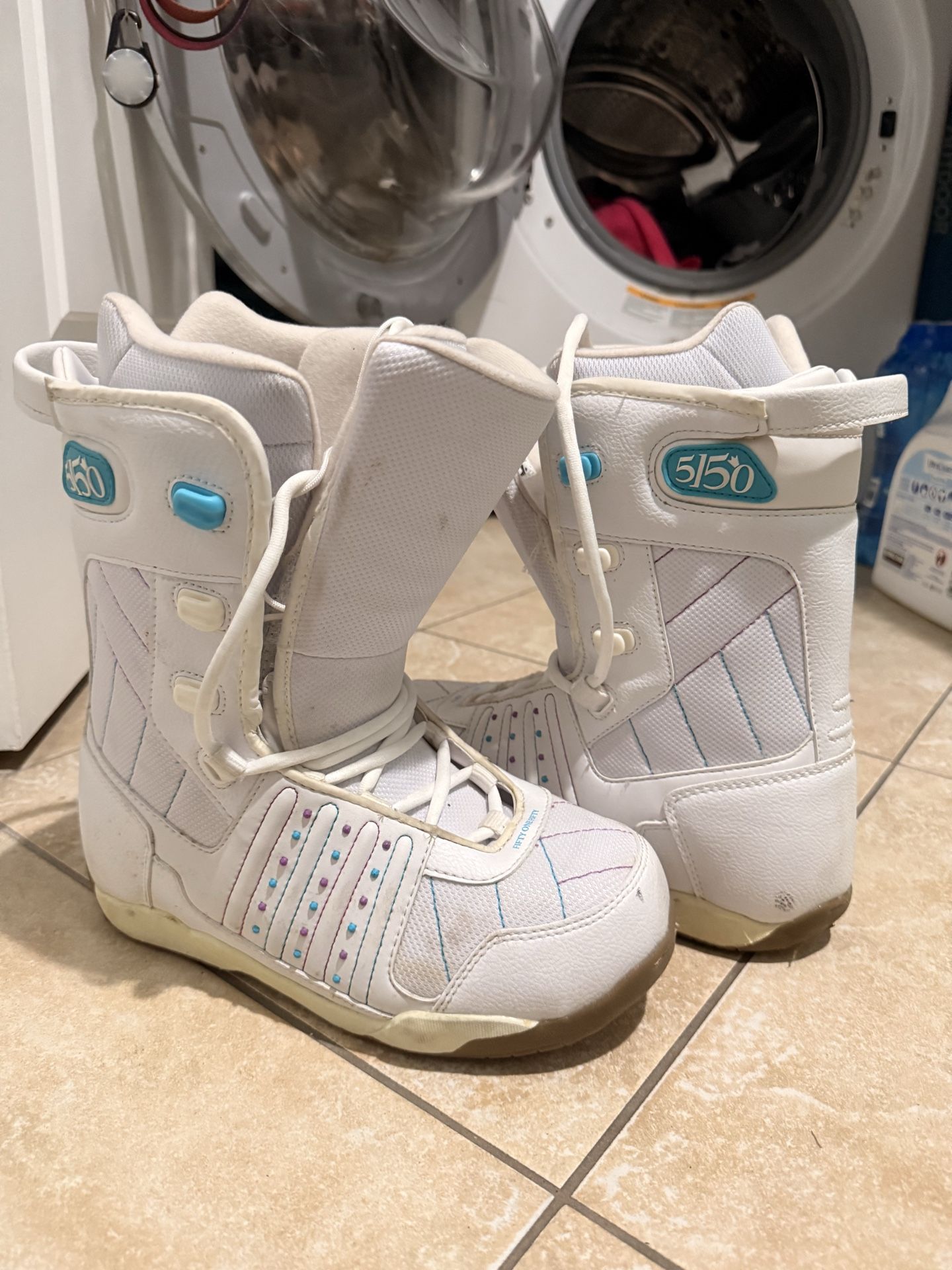 Womens Size 7 Snowboard Boots