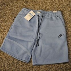Nike Tech Shorts 