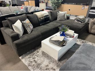 Customizable sectional! 🥰💙😍 Easy financing!