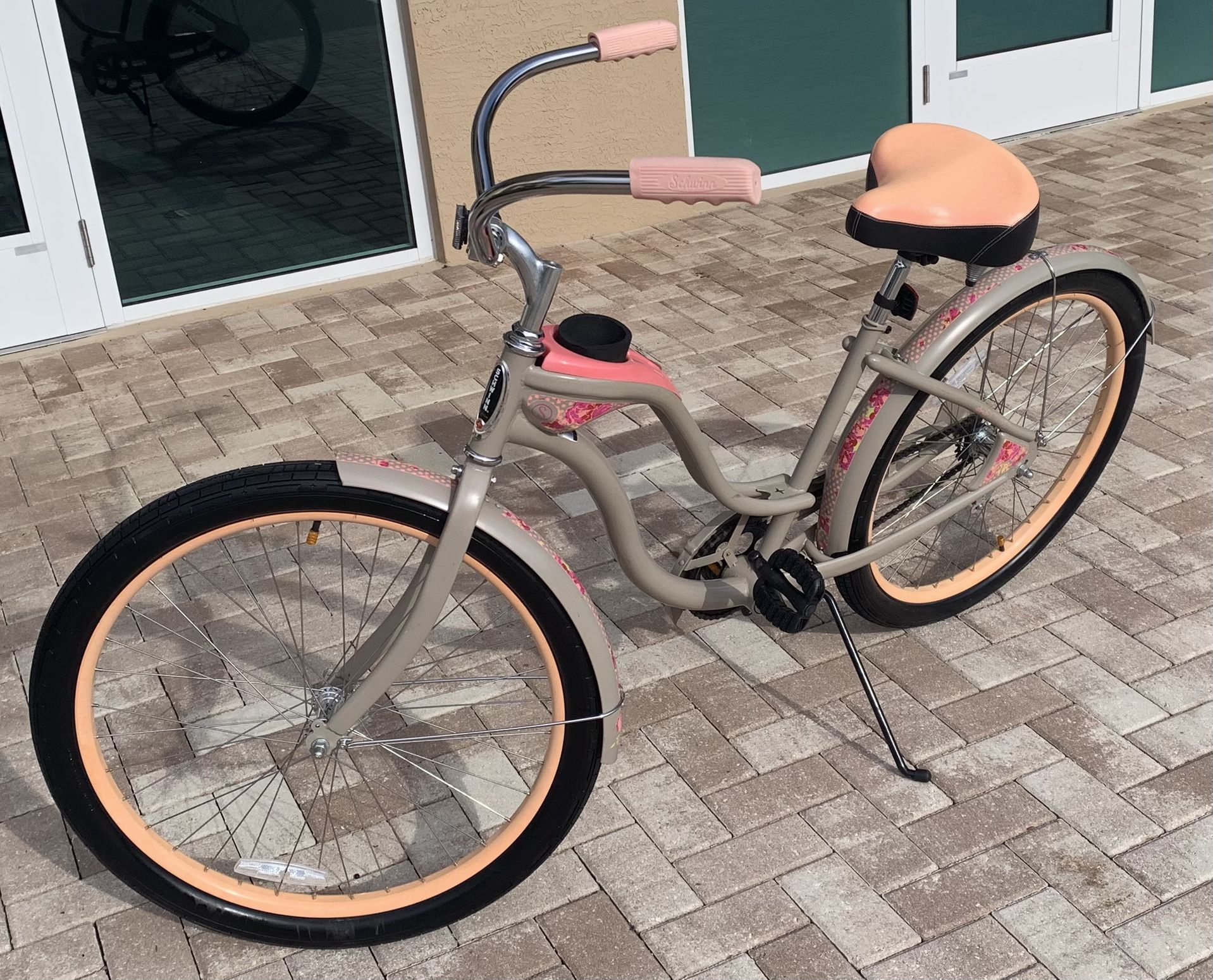 Schwinn Signature Sprite Deluxe 26” Ladies cup cruiser series 