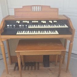 Hammond Organ, Model L-143