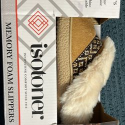 Isotoner women’s memory foam slippers M