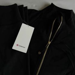 Lululemon Black & Gold Set – SIZE 4