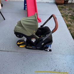 $400 Doona Car seat/ Stroller 