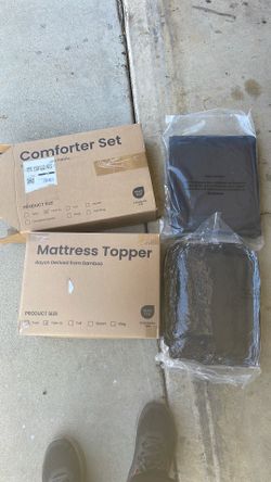 Twin XL Comforter and Mattress Topper Set