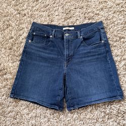 Levi’s Mid Shorts