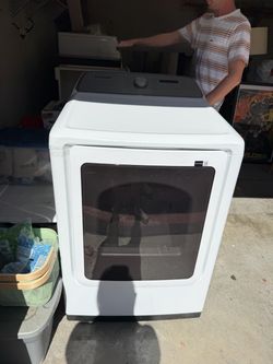 Samsung Smart Gas Dryer with Steam Sanitize+ (Model DVG52A5500W)