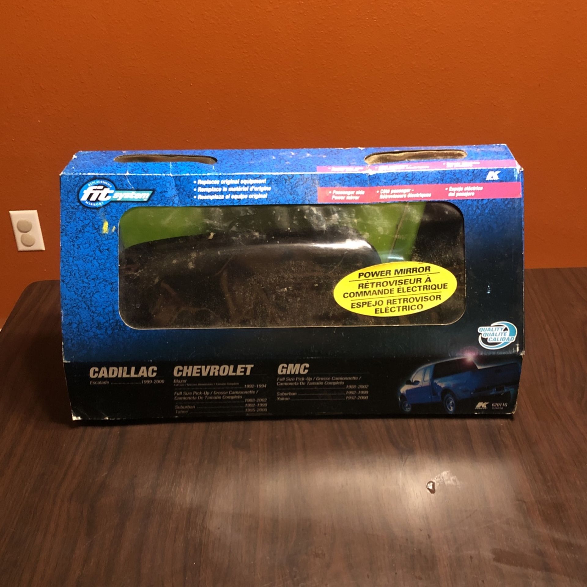 Passanger Side Mirror Fits GMC / Chevy/ Cadillac