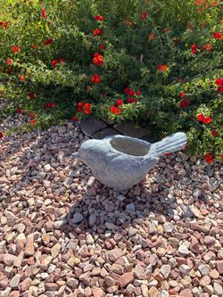 Bird statue Garden Yard Decoration In Excellent Condition only the bird is on sale