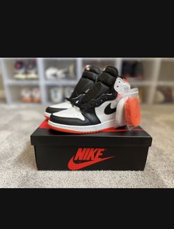 Air Jordan 1 retro high electro orange Size 11