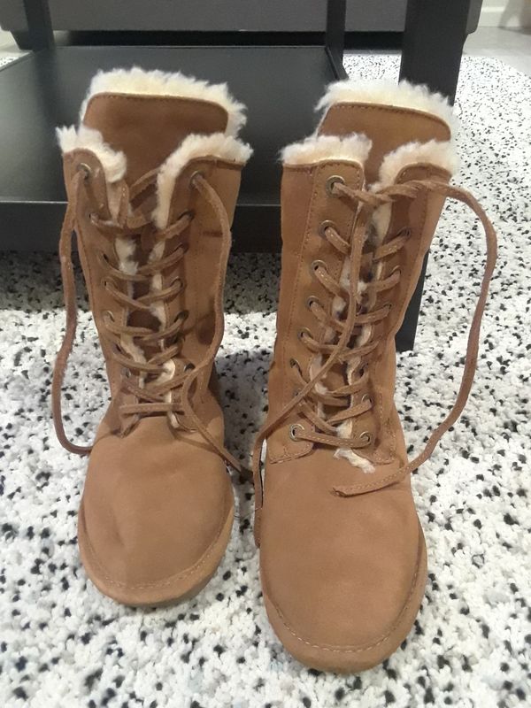 what stores sell bearpaw boots