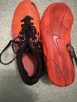 Indoor Soccer Shoes Nike Size 4 Youth 