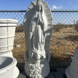Nueva Virgen de Guadalupe hecha de cemento