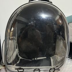 Back extendable pet carrier cleaning needed  scratch as picture shows