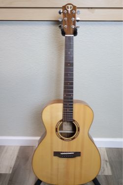 Teton STG110NT Grand Concert Acoustic Guitar – Solid Sitka Spruce Top, New