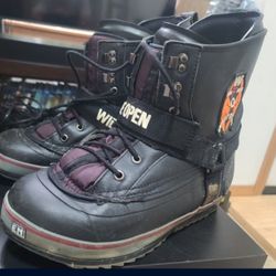 Black ENI snowboard boots with strap and lace-up design. Size 11