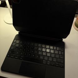 Apple Smart Keyboard For Ipad Pro 11”