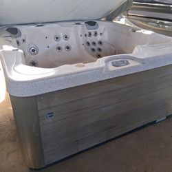 Reconditioned vita spa tons of jets