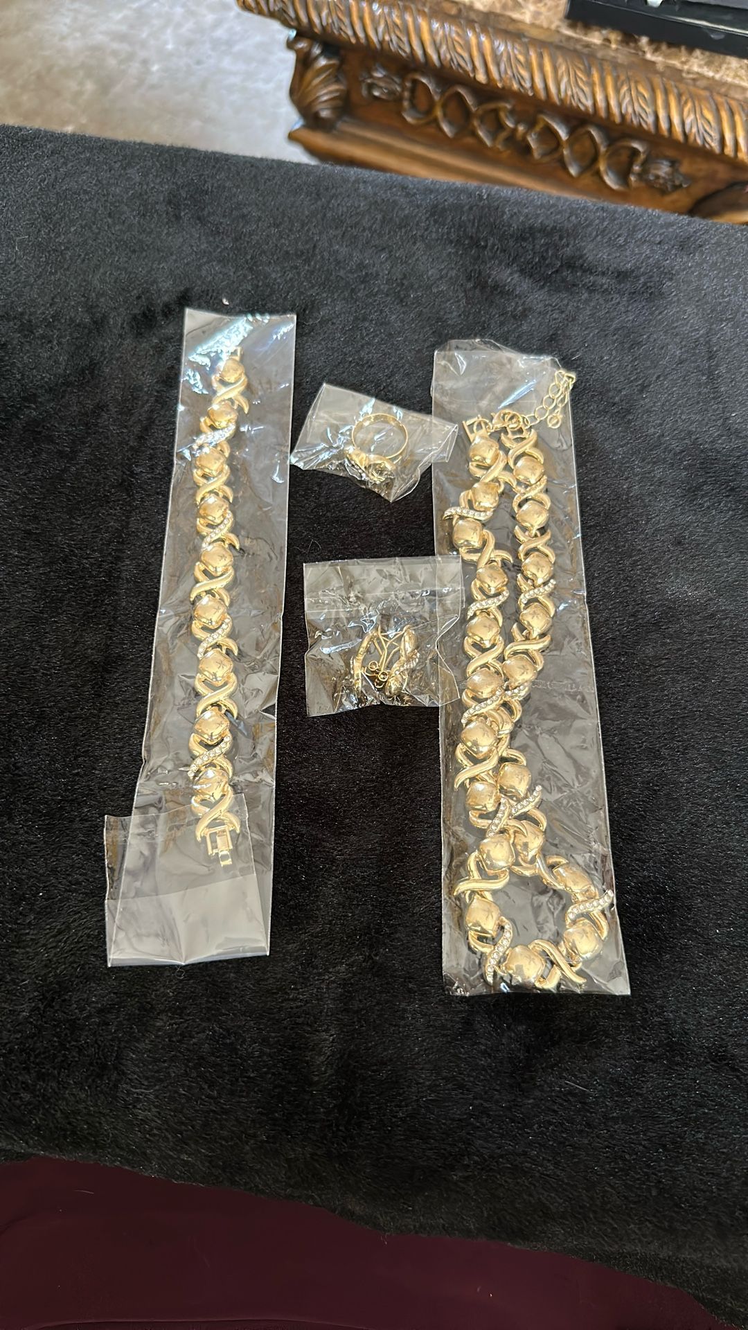 18k Gold Filled XoXo Hug & Kisses Style Shape Set, Necklace, Bracelet, Earrings and Ring, 04 Pieces,