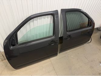 Nissan Frontier 05-19 front doors