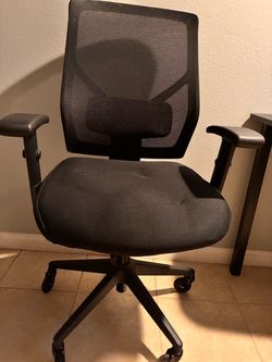 Office Chair with Swivel, adjustable height and arms