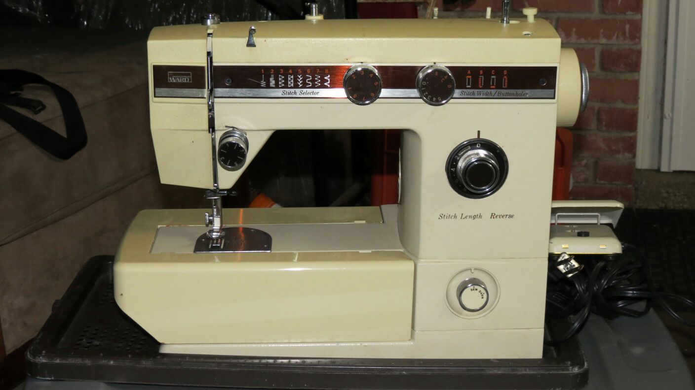 Sewing machine Montgomery Ward uht j 1932