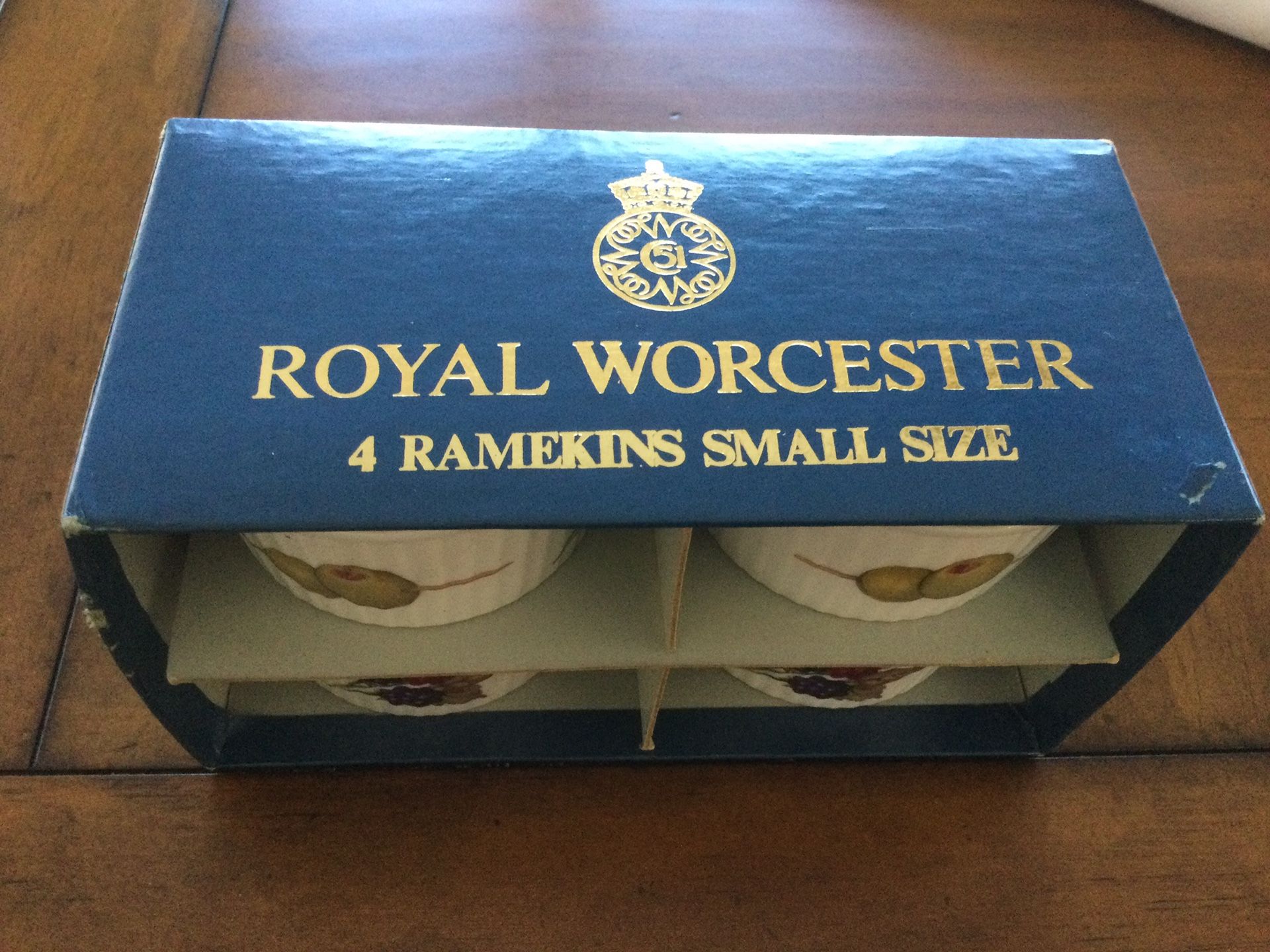 ROYAL WORCESTER SET OF 4 RAMEKINS IN ORIGINAL BOX PLUS BONUS HALL RAMEKIN - VINTAGE