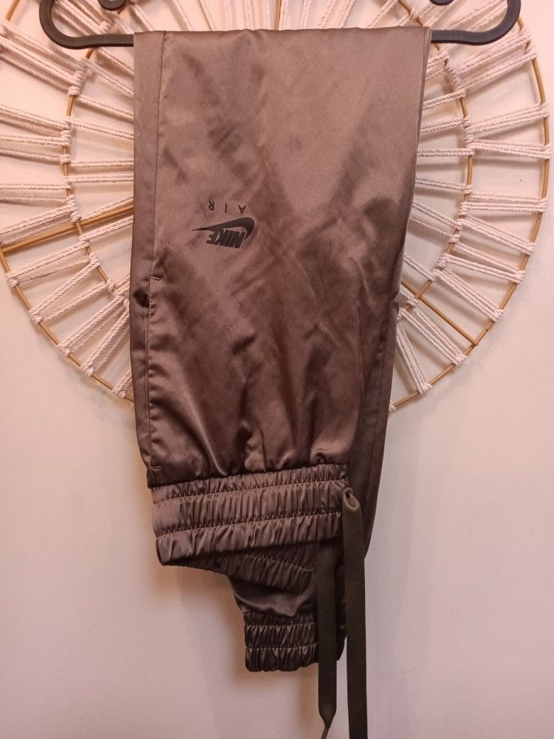 2 Pairs Of Nike Bottoms Ladies Size XS ✨$40 For BOTH✨