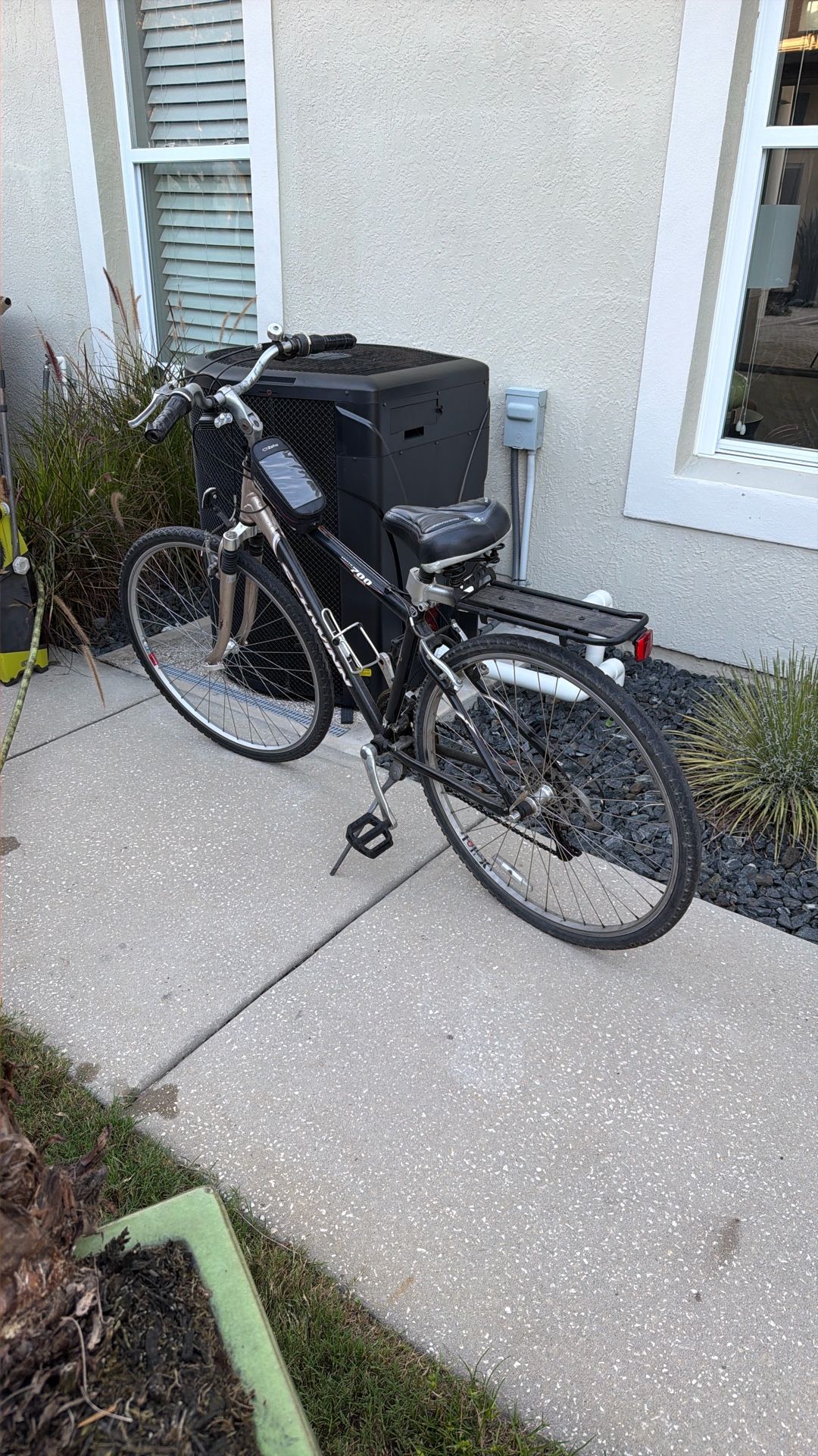 2 Schwinn Sierra 700gs bikes