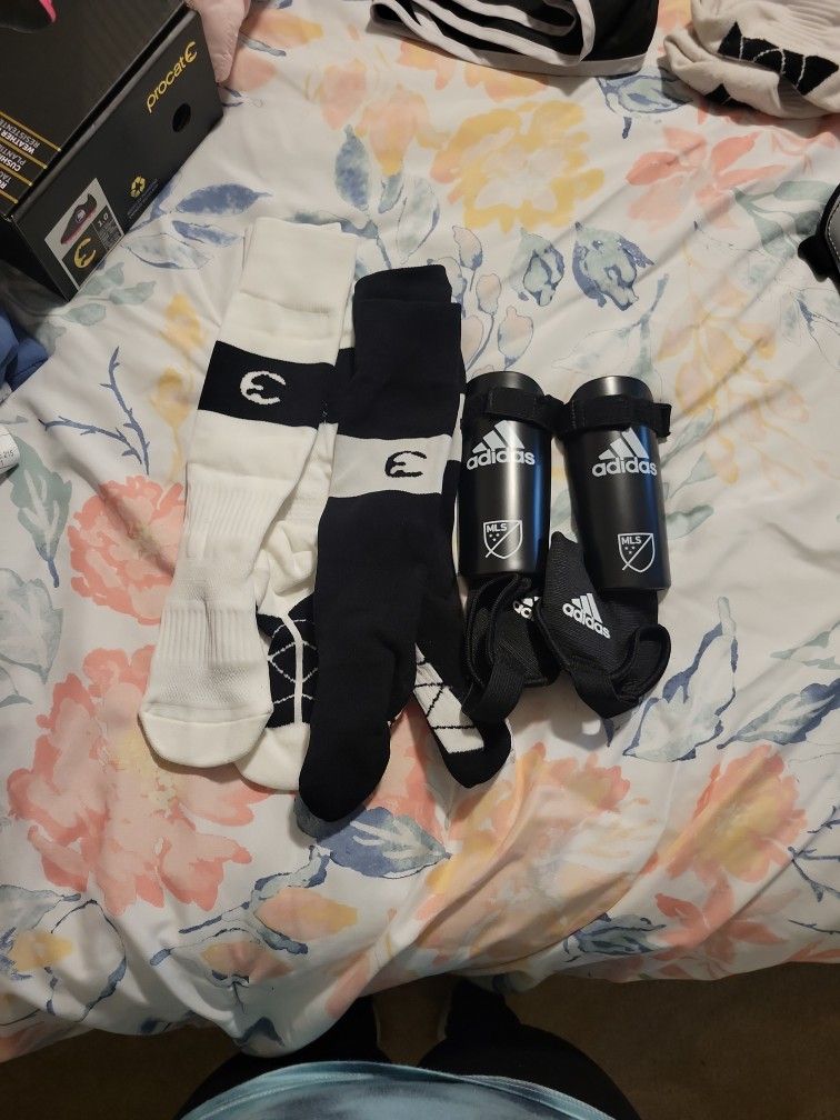 Soccer Shin Guards Kids Small And Socks $10