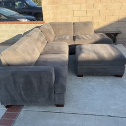 Sectional Couch With Ottoman 