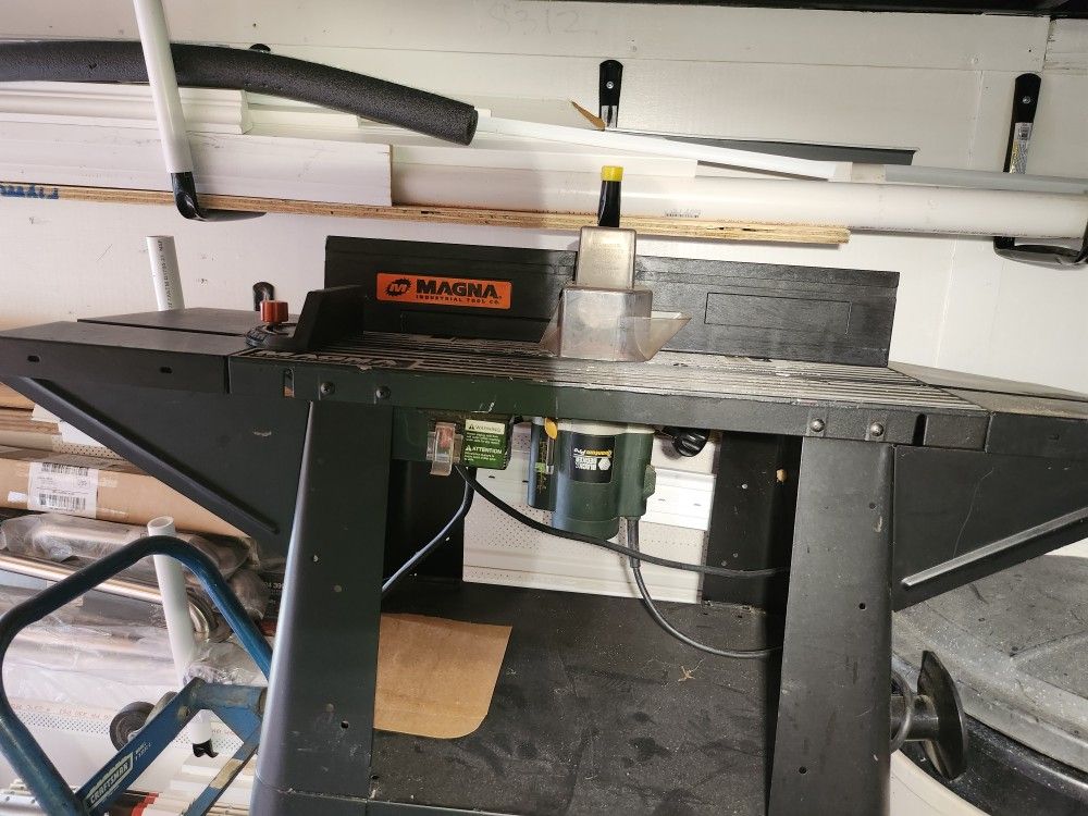 Magna Router Table with Router