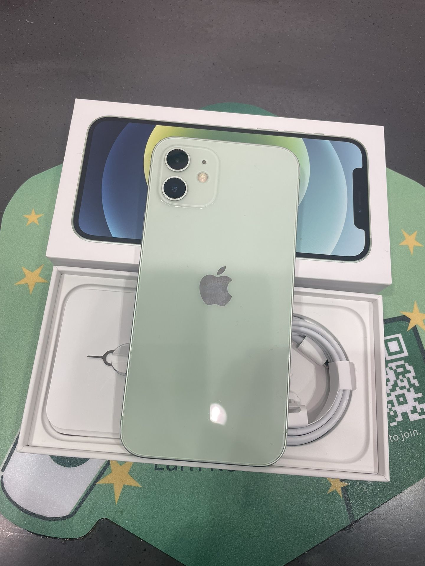 Apple iPhone 12 256 GB Unlocked- Green