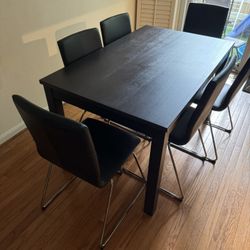 Extendable Dining Table with 6 chairs 