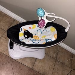 4MOMS MamaRoo Swing-Black, Great Condition + Newborn Insert
